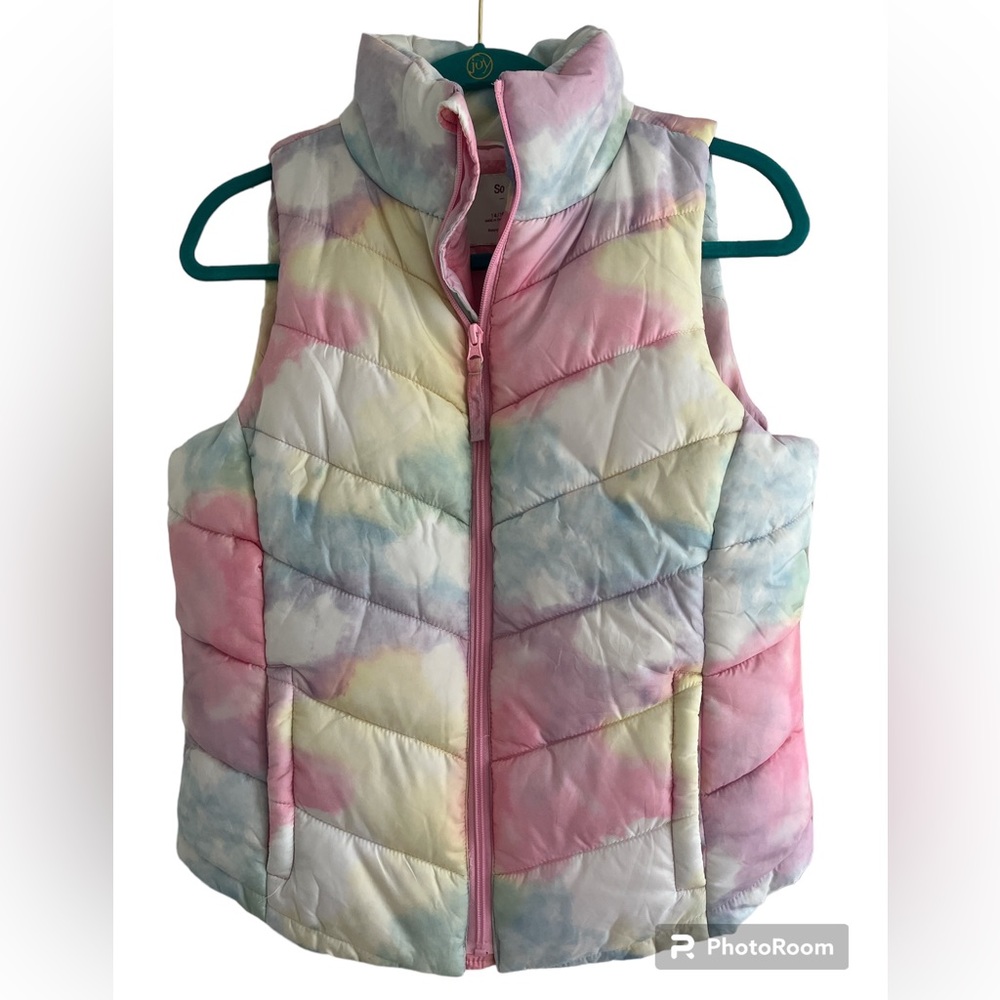 Girls size 14/16 puffer vest.  Pretty pastels.Front pockets.